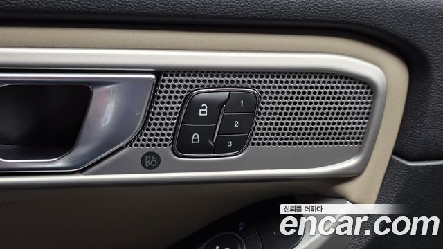 Ford Explorer 2021 — photo 35