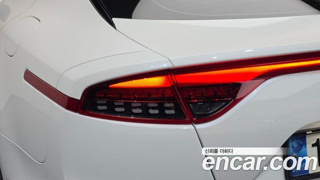 Kia Stinger 2019 — photo 9