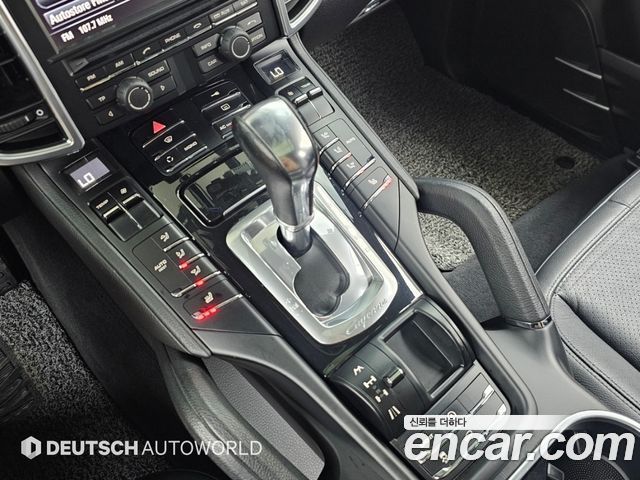 Porsche Cayenne 2011 — photo 9