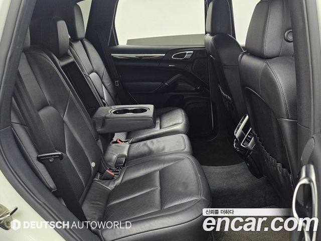 Porsche Cayenne 2011 — photo 12