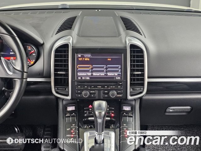 Porsche Cayenne 2011 — photo 14