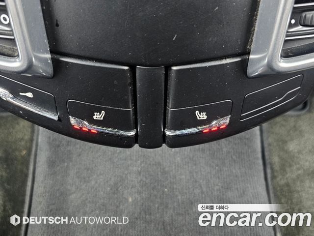 Porsche Cayenne 2011 — photo 16