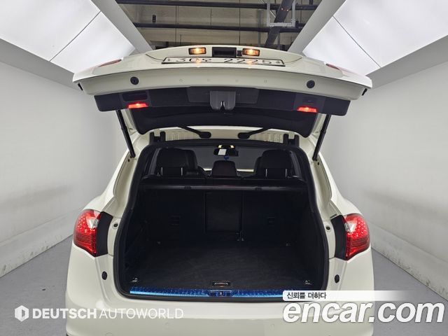 Porsche Cayenne 2011 — photo 19