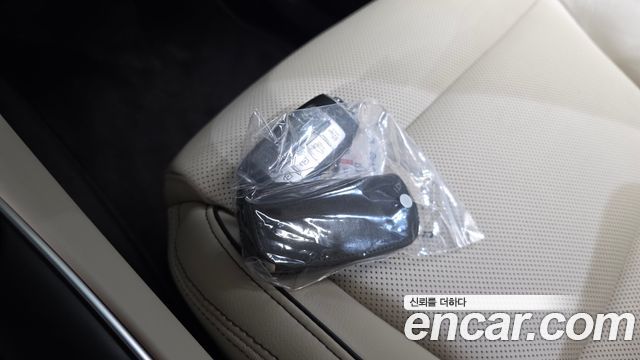 Genesis GV70 2023 — photo 21