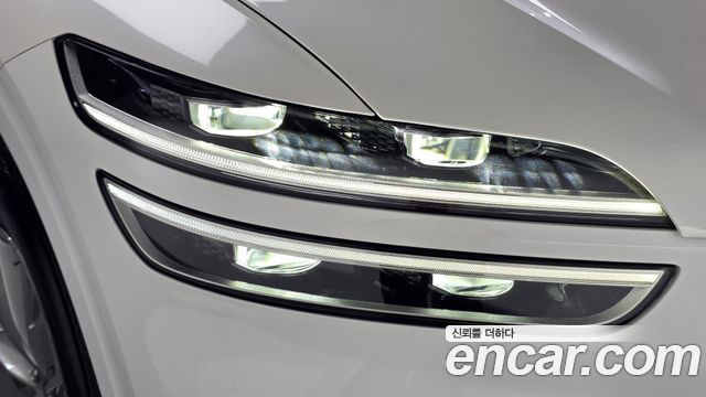 Genesis GV70 2023 — photo 8