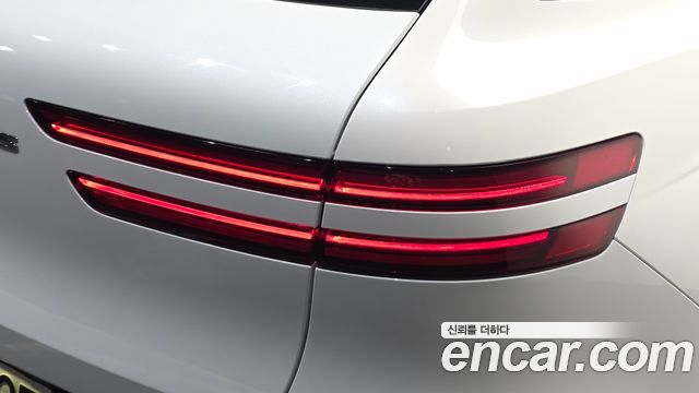 Genesis GV70 2023 — photo 9