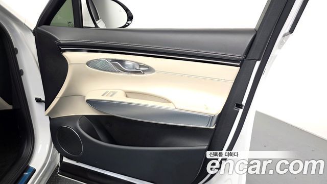 Genesis GV70 2023 — photo 14