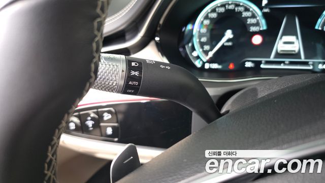 Genesis GV70 2023 — photo 27