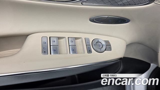 Genesis GV70 2023 — photo 28