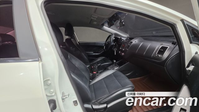 Kia K3 2015 — photo 10