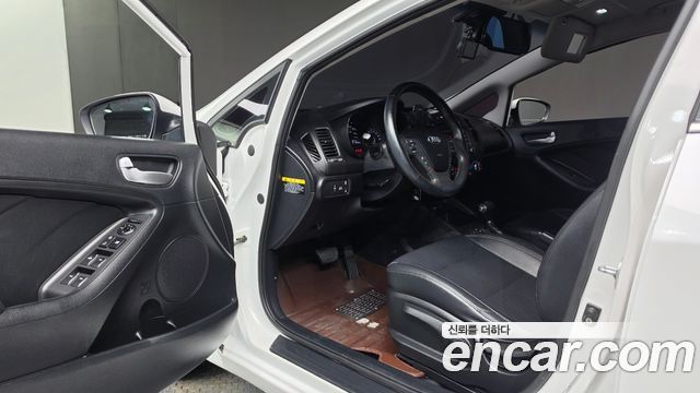Kia K3 2015 — photo 11