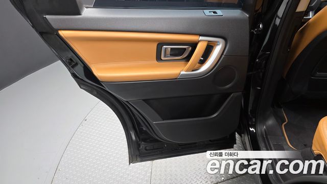 Land Rover Discovery Sport 2018 — photo 15