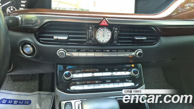 Genesis EQ900 2016 — photo 14