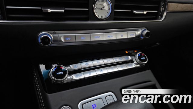 Genesis G90 2019 — photo 24