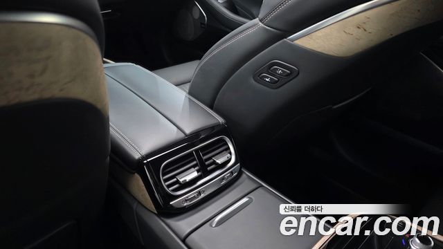 Genesis G90 2019 — photo 31