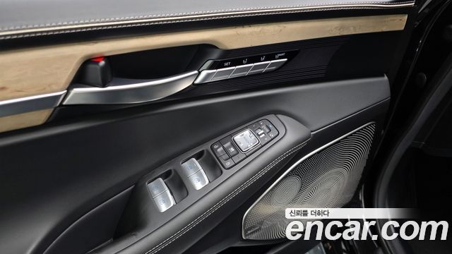 Genesis G90 2019 — photo 32