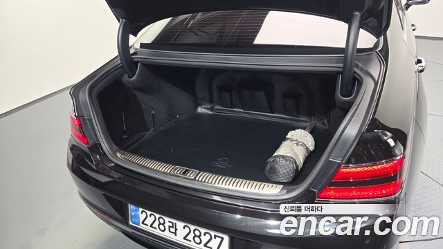 Genesis G90 2019 — photo 36