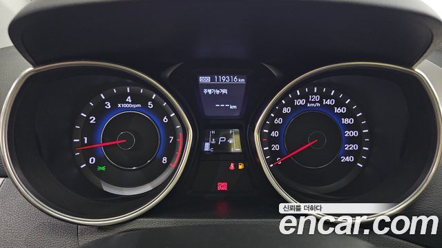 Hyundai AVANTE 2011 — photo 8