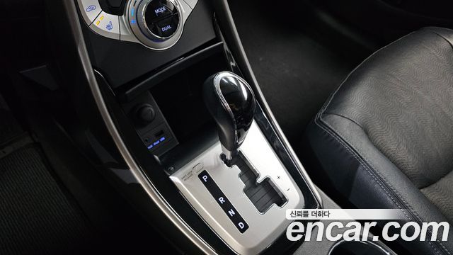 Hyundai AVANTE 2011 — photo 9