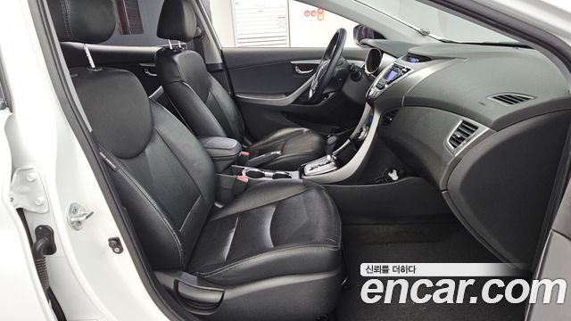 Hyundai AVANTE 2011 — photo 12