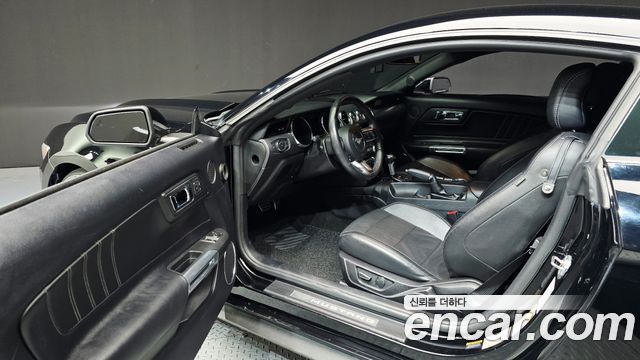 Ford Mustang 2017 — photo 10
