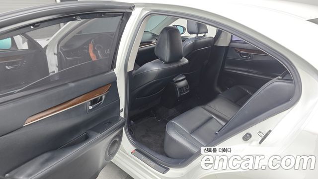 Lexus ES 2015 — photo 11