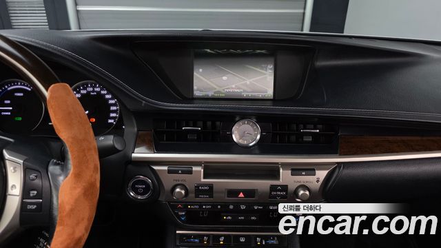 Lexus ES 2015 — photo 18