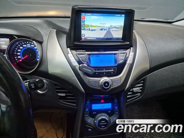 Hyundai AVANTE 2013 — photo 8