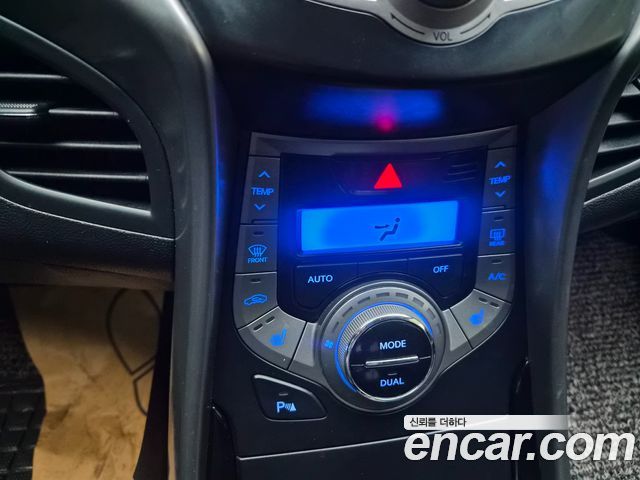 Hyundai AVANTE 2013 — photo 9