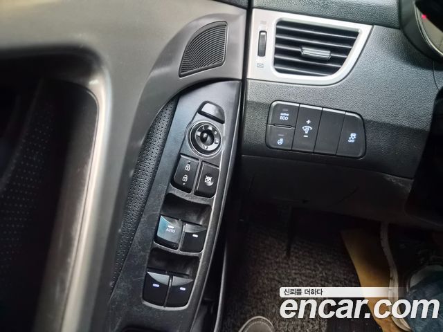 Hyundai AVANTE 2013 — photo 10