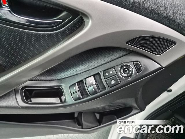 Hyundai AVANTE 2013 — photo 11