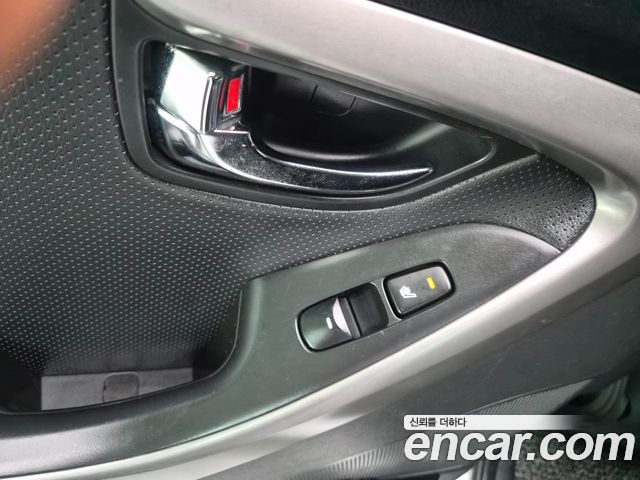Hyundai AVANTE 2013 — photo 12