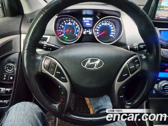Hyundai AVANTE 2013 — photo 14