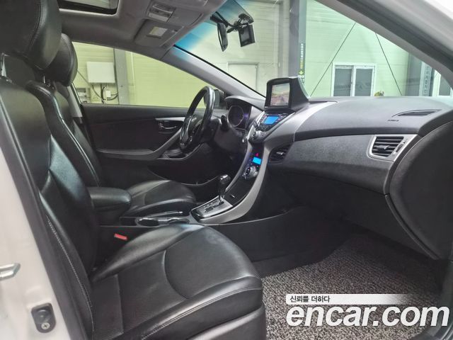 Hyundai AVANTE 2013 — photo 16