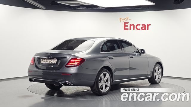 Mercedes-Benz E-Class 2018 — photo 2