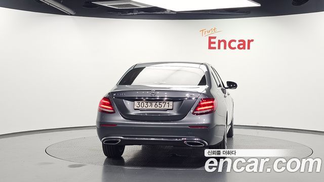 Mercedes-Benz E-Class 2018 — photo 4