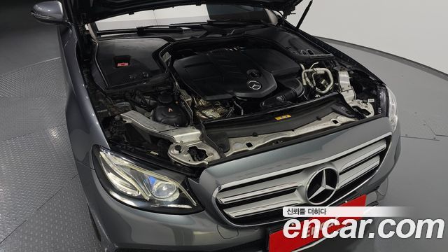 Mercedes-Benz E-Class 2018 — photo 6