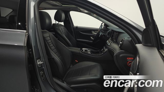 Mercedes-Benz E-Class 2018 — photo 10