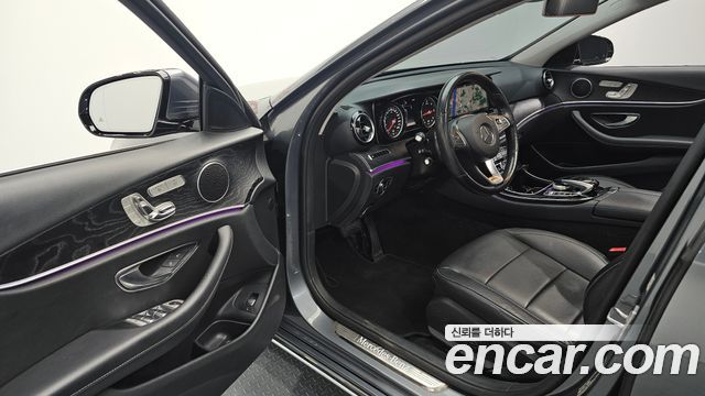 Mercedes-Benz E-Class 2018 — photo 11