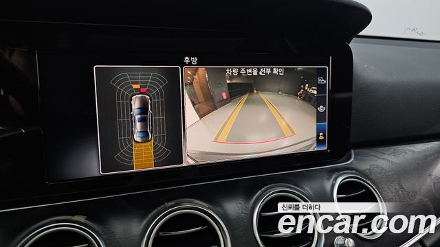 Mercedes-Benz E-Class 2018 — photo 15