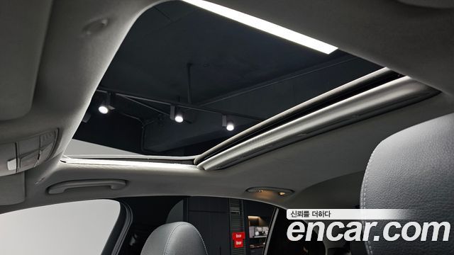 Mercedes-Benz E-Class 2018 — photo 19