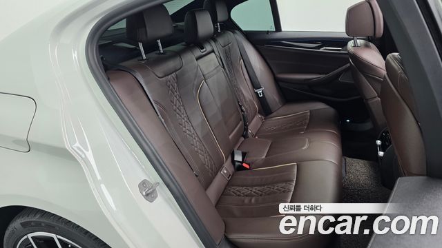 BMW 5-Series 2021 — photo 17