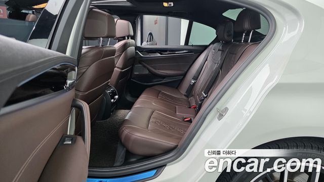 BMW 5-Series 2021 — photo 18