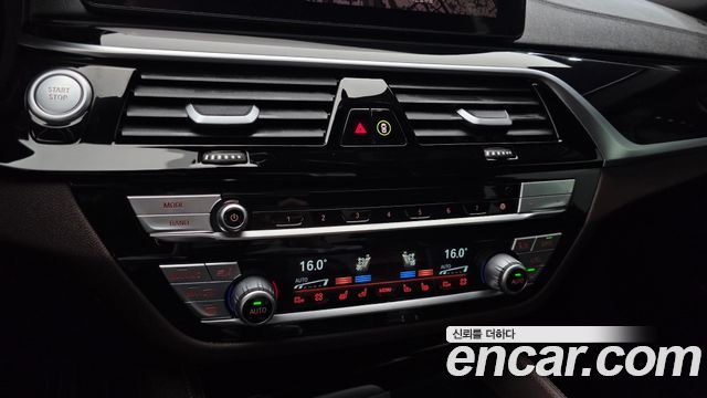 BMW 5-Series 2021 — photo 23