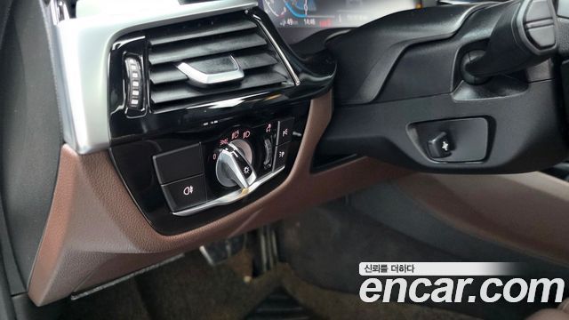BMW 5-Series 2021 — photo 26
