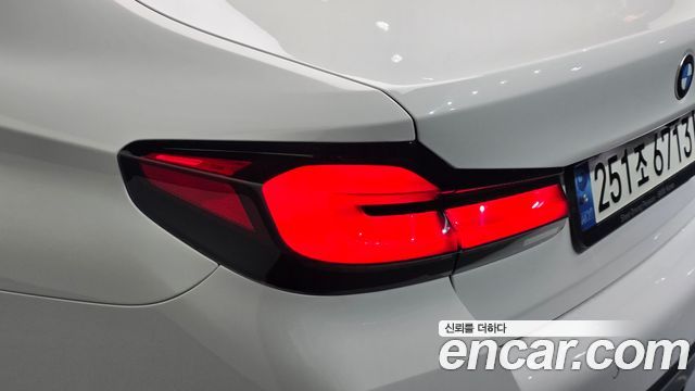 BMW 5-Series 2021 — photo 9