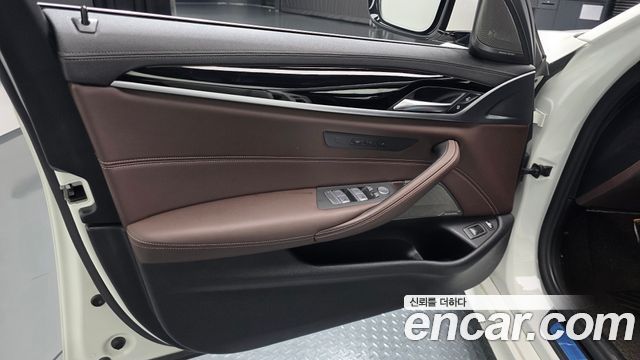 BMW 5-Series 2021 — photo 14