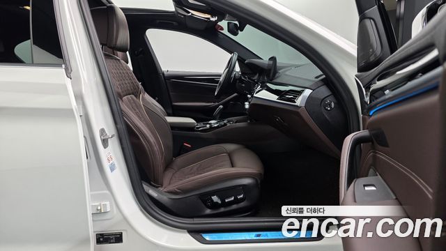 BMW 5-Series 2021 — photo 16