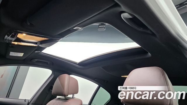 BMW 5-Series 2021 — photo 30