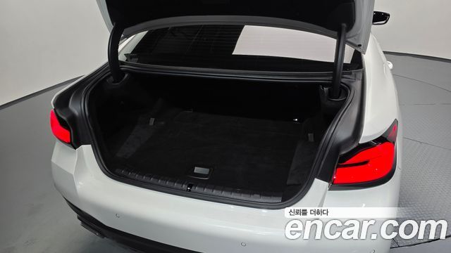BMW 5-Series 2021 — photo 32